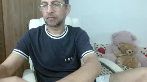 Snapshot of goten7 chatting on 05-19-26, 12:44 Andres online show from 05-19-26, 12:44