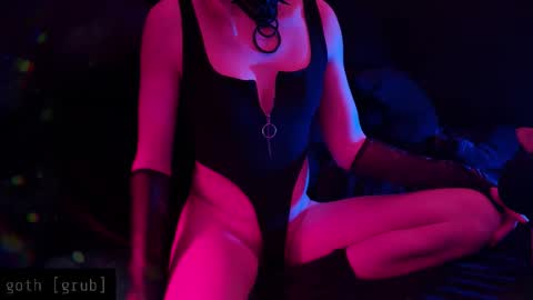 Snapshot of goth_grub chatting on 01-18-26, 08:40 grub online show from 01-18-26, 08:40