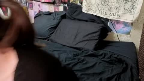 Snapshot of goth_pumpkin chatting on 04-07-26, 07:47 Amy online show from 04-07-26, 07:47