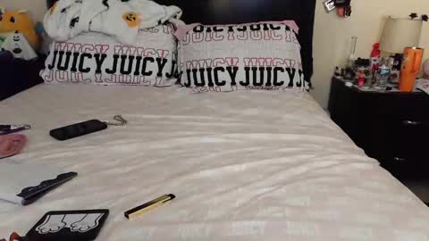 Snapshot of gothbaby305 chatting on 11-16-25, 02:17 gothbaby305 online show from 11-16-25, 02:17