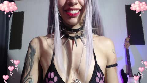 Snapshot of gothicute chatting on 12-07-24, 07:38 online show from 12-07-24, 07:38