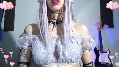 Snapshot of gothicute chatting on 12-10-24, 04:02 online show from 12-10-24, 04:02