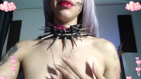 Snapshot of gothicute chatting on 12-23-24, 09:49 online show from 12-23-24, 09:49