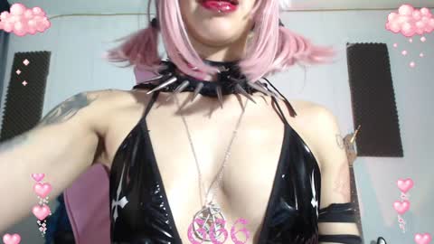 Snapshot of gothicute chatting on 01-05-25, 07:17 online show from 01-05-25, 07:17