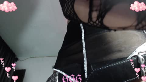 Snapshot of gothicute chatting on 01-10-25, 09:13 online show from 01-10-25, 09:13