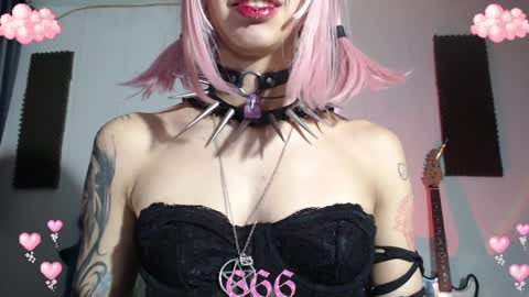 Snapshot of gothicute chatting on 01-11-25, 07:06 online show from 01-11-25, 07:06