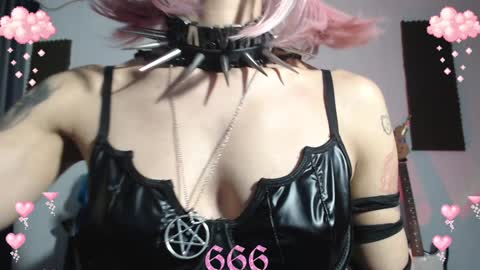 Snapshot of gothicute chatting on 01-16-25, 12:45 online show from 01-16-25, 12:45