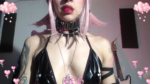 Snapshot of gothicute chatting on 01-17-25, 03:23 online show from 01-17-25, 03:23