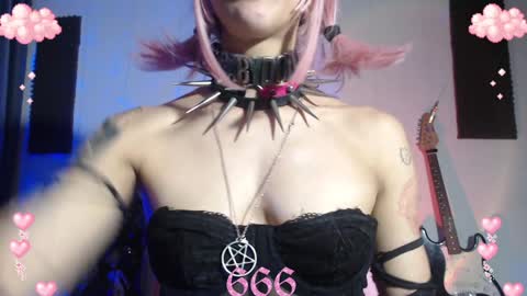 Snapshot of gothicute chatting on 01-19-25, 11:53 online show from 01-19-25, 11:53