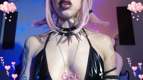 Snapshot of gothicute chatting on 01-23-25, 05:56 online show from 01-23-25, 05:56