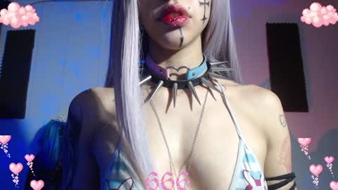 Snapshot of gothicute chatting on 01-24-25, 05:21 online show from 01-24-25, 05:21