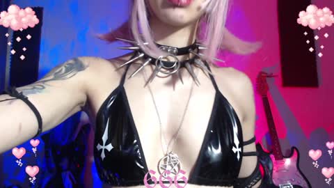 Snapshot of gothicute chatting on 01-29-25, 08:29 online show from 01-29-25, 08:29