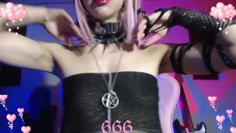 Snapshot of gothicute chatting on 02-14-25, 04:47 online show from 02-14-25, 04:47