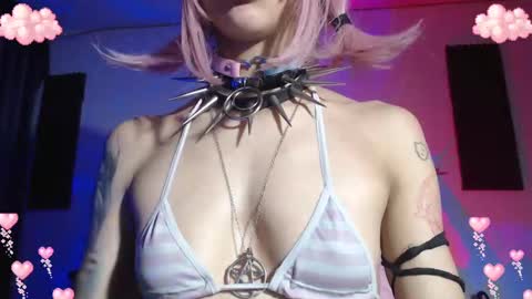 Snapshot of gothicute chatting on 02-19-25, 04:01 online show from 02-19-25, 04:01