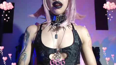 Snapshot of gothicute chatting on 03-09-25, 06:17 online show from 03-09-25, 06:17