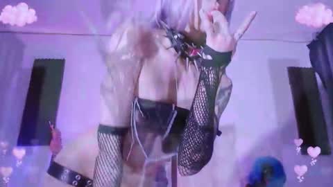 Snapshot of gothicute chatting on 11-04-25, 09:19 online show from 11-04-25, 09:19