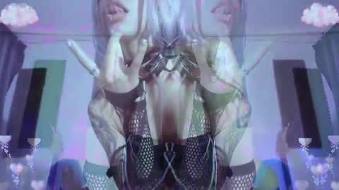 Snapshot of gothicute chatting on 11-12-25, 03:18 online show from 11-12-25, 03:18