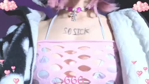 Snapshot of gothicute chatting on 06-05-26, 06:52 online show from 06-05-26, 06:52