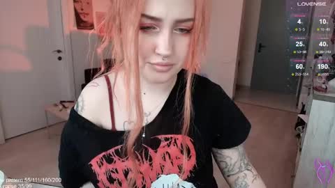 Snapshot of gothkittys chatting on 04-28-26, 02:11 traumfrau Kira angel face devil eyes I SELL A LOT VIDEO IN GALLERY online show from 04-28-26, 02:11