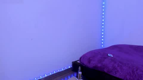 Laia  online show from 11-21-25, 09:57