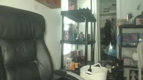 Snapshot of gothshawty101 chatting on 06-10-26, 02:49 Lady Venus online show from 06-10-26, 02:49