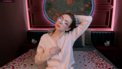 Snapshot of grace_blush chatting on 10-11-25, 08:02 Grace online show from 10-11-25, 08:02