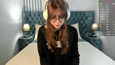 Snapshot of grace_blush chatting on 11-29-25, 08:01 Grace online show from 11-29-25, 08:01