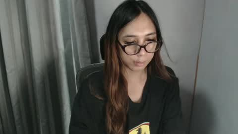 Snapshot of grace_for_youuu chatting on 06-15-26, 09:11 HoneyGrace online show from 06-15-26, 09:11