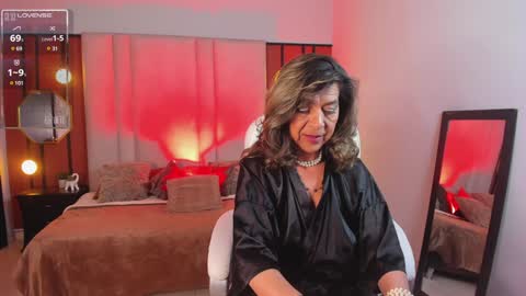 Snapshot of graceelizabeth_ chatting on 01-12-25, 03:17 Zuly online show from 01-12-25, 03:17