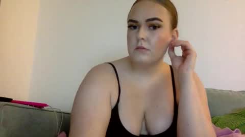 Snapshot of graceloves69 chatting on 12-22-25, 12:07 Grace Loves online show from 12-22-25, 12:07