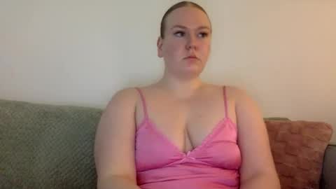 Snapshot of graceloves69 chatting on 04-17-26, 08:17 Grace Loves online show from 04-17-26, 08:17