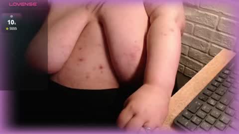 Snapshot of gracey_mayy chatting on 06-26-26, 02:05 Lisa online show from 06-26-26, 02:05