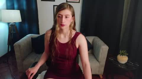 Snapshot of graciecollins chatting on 07-04-26, 04:13 Gracie online show from 07-04-26, 04:13