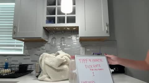 Snapshot of graciesmith27 chatting on 06-19-26, 06:34 Gracie Smith online show from 06-19-26, 06:34