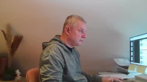 Snapshot of grau197077 chatting on 02-05-26, 10:20 grau197077 online show from 02-05-26, 10:20