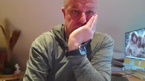 Snapshot of grau197077 chatting on 02-11-26, 08:52 grau197077 online show from 02-11-26, 08:52