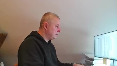 Snapshot of grau197077 chatting on 02-17-26, 09:39 grau197077 online show from 02-17-26, 09:39