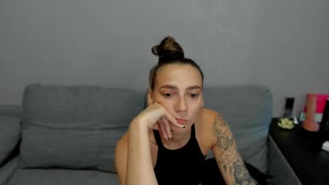 Snapshot of gravitation777 chatting on 05-17-26, 10:44 Anna online show from 05-17-26, 10:44