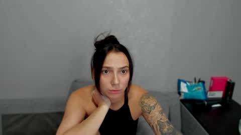 Snapshot of gravitation777 chatting on 05-20-26, 10:21 Anna online show from 05-20-26, 10:21