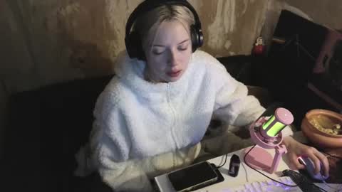 graylovescookies online show from 12-19-24, 01:51