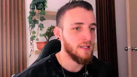 Snapshot of greeneyes_col chatting on 11-28-25, 06:54 Juan online show from 11-28-25, 06:54