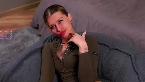 Kelly online show from 11-07-25, 01:33