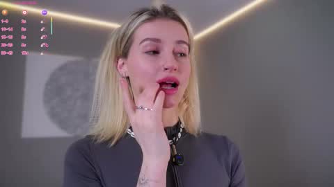 Kelly online show from 02-17-26, 01:51