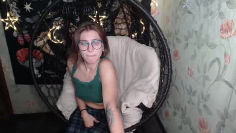 Snapshot of greenwitch9 chatting on 09-27-25, 05:18 Lina online show from 09-27-25, 05:18