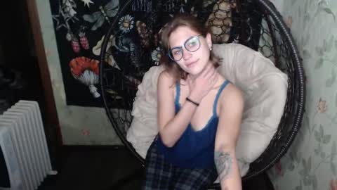 Snapshot of greenwitch9 chatting on 10-07-25, 12:24 Lina online show from 10-07-25, 12:24