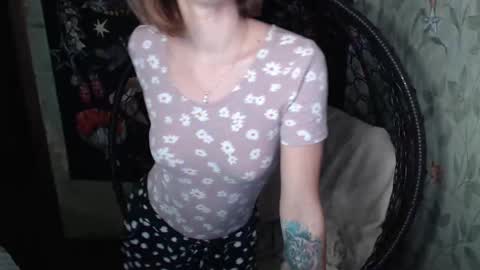 Snapshot of greenwitch9 chatting on 10-11-25, 12:15 Lina online show from 10-11-25, 12:15