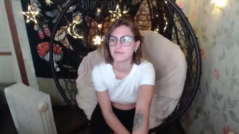 Snapshot of greenwitch9 chatting on 10-14-25, 09:54 Lina online show from 10-14-25, 09:54