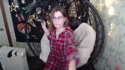 Snapshot of greenwitch9 chatting on 10-19-25, 06:30 Lina online show from 10-19-25, 06:30