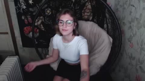 Snapshot of greenwitch9 chatting on 10-21-25, 09:43 Lina online show from 10-21-25, 09:43