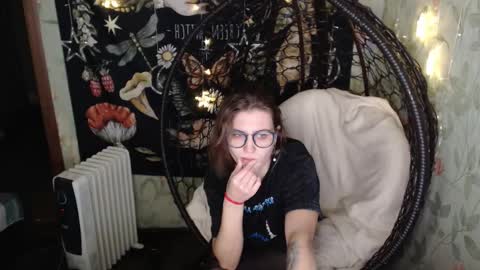 Snapshot of greenwitch9 chatting on 11-05-25, 10:59 Lina online show from 11-05-25, 10:59